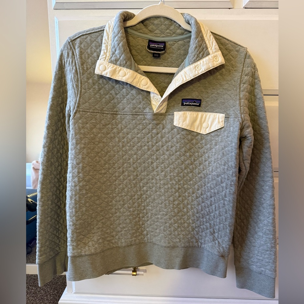 Patagonia Organic Cotton Quilted Jacket in Sage and Cream